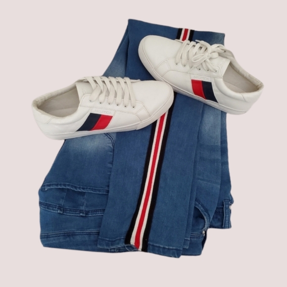 Nautica Clean Line Round Toe Minimalist Low-Top Sneaker - Picture 2 of 6